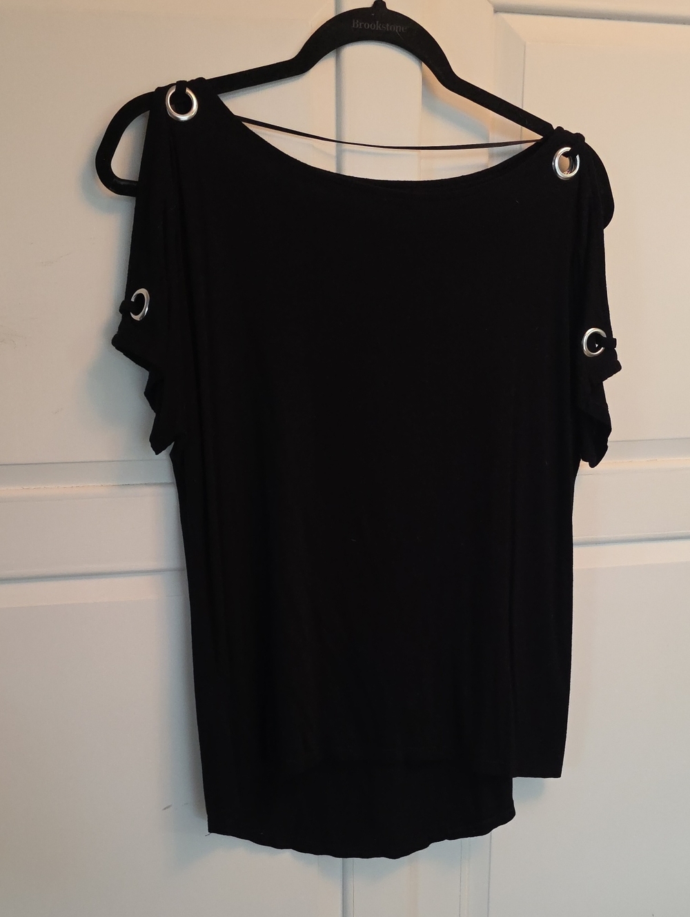 Cable & Gauge Black Cold-Shoulder Grommet Short Sleeve Tee